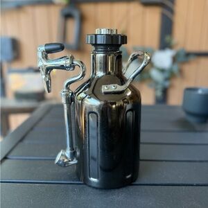 Nitro Cold Brew Coffee Maker and Accessories